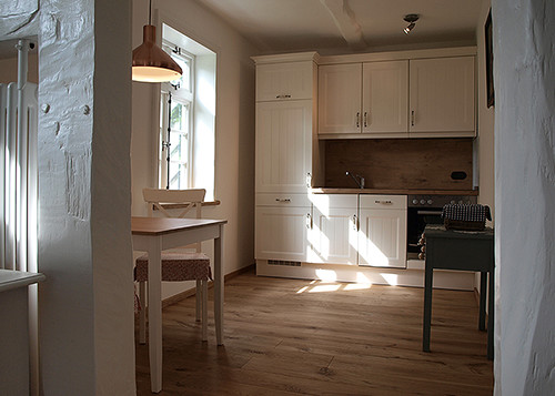 Blick in die Wohnküche in der Ferienwohnung "Kaminstube".